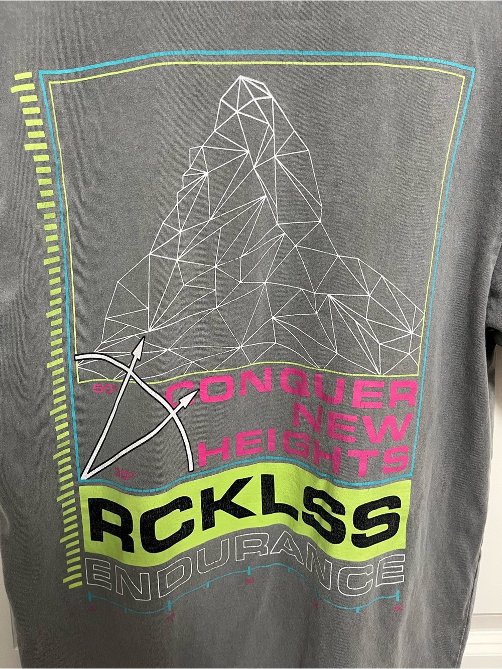 Y&R Men's Graphic Tee in size S